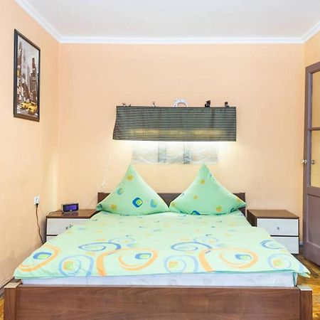 Apartment On Sobornyi Avenue 143 Near Intourist Hotel Zaporizhia Zewnętrze zdjęcie